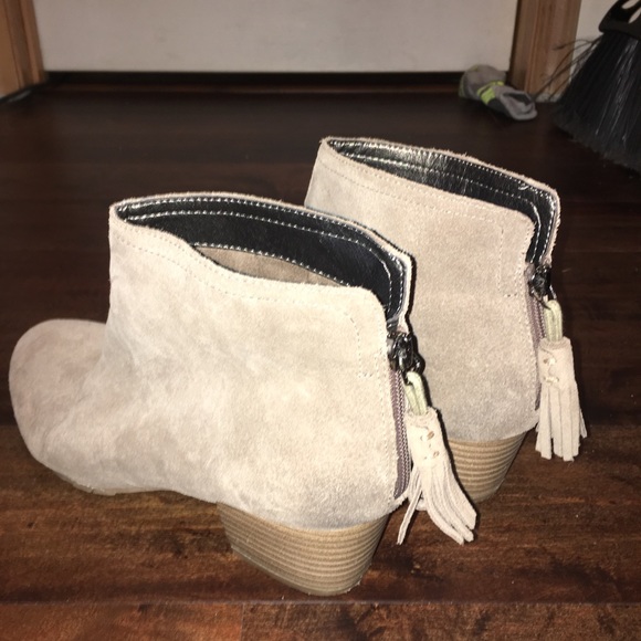 Kenneth Cole Ankle Booties - Picture 4 of 5